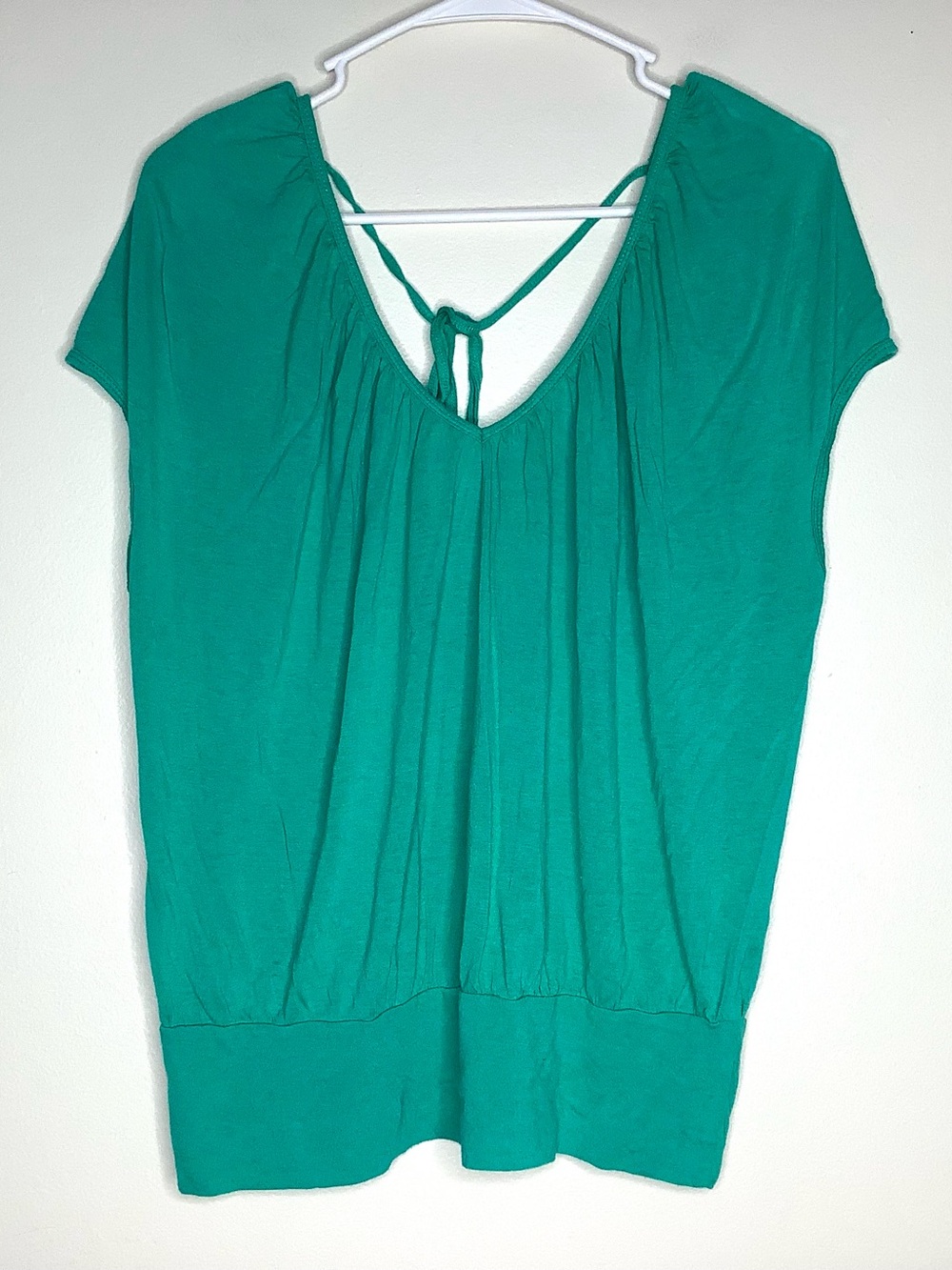 < Y2K New York & Company Soft Green Cap Sleeve Top >